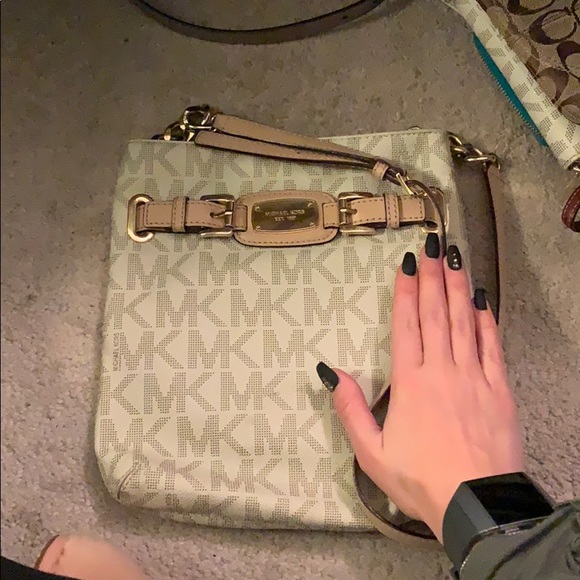 Michael Kors crossbody - Picture 1 of 3